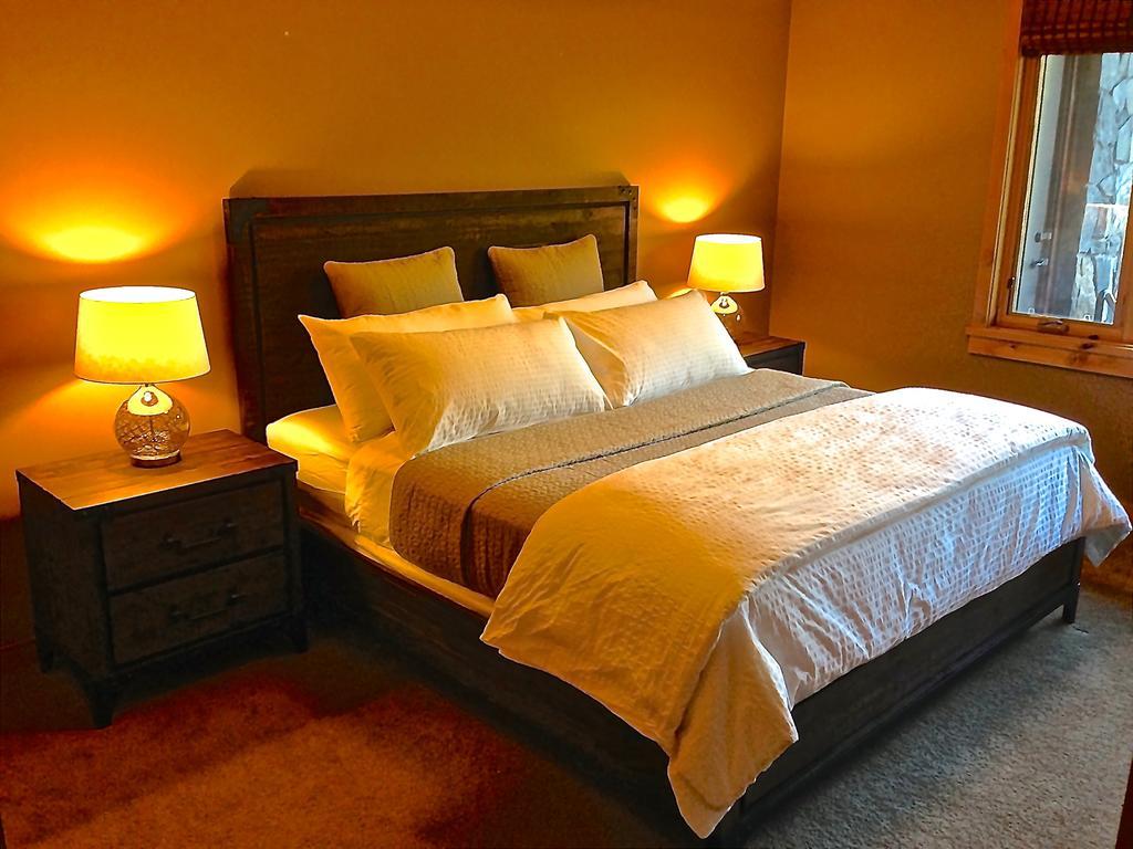 Luxury Canmore Vacations Bagian luar foto