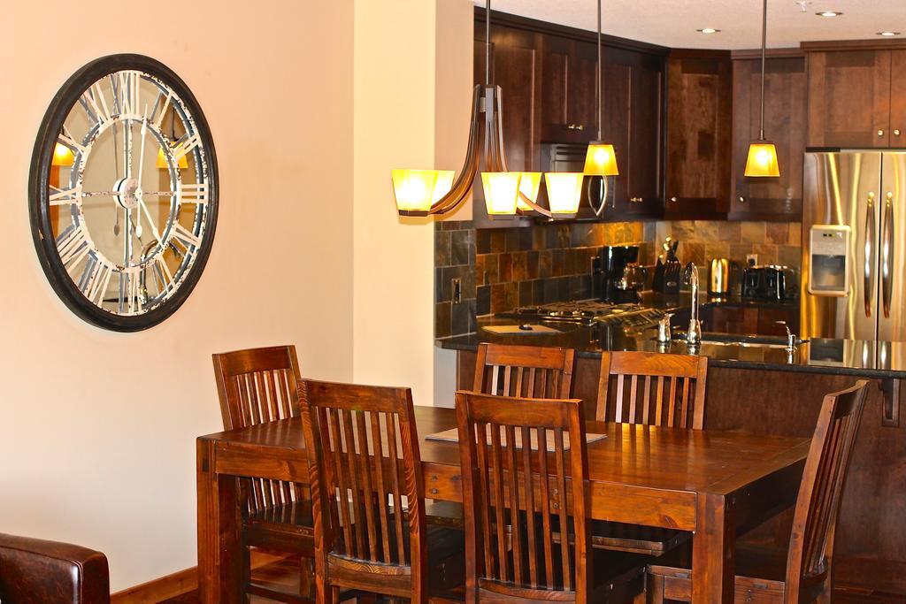 Luxury Canmore Vacations Bagian luar foto